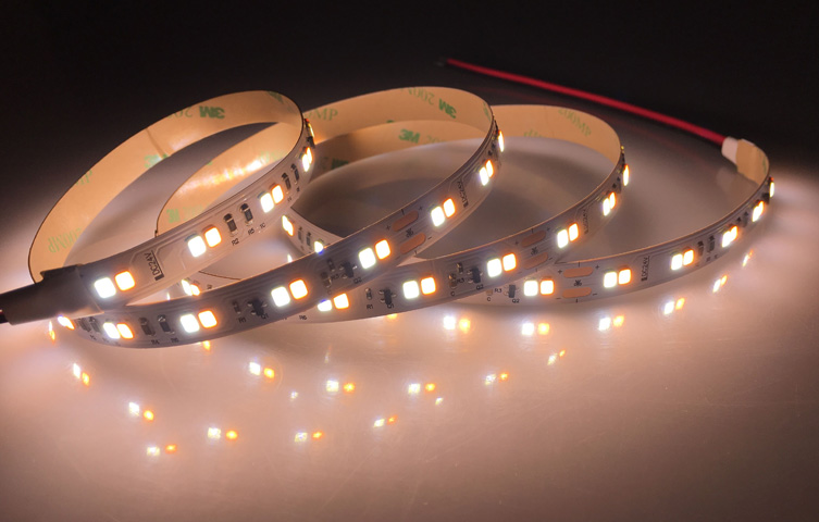 Hochwertiger LED Leuchtstreifen SMD2835 60 LED/Meter für indirekte  Beleuchtung, Dekoration, Wohnraumbeleuchtung, Komplett-Set mit Endkappen  und